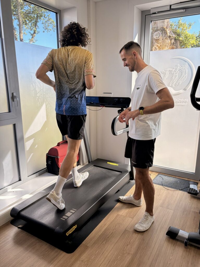 Analyse de la course à pied sur tapis avec un kiné du sport