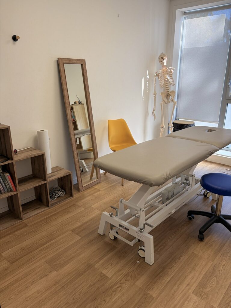 Cabine individuelle de soins au cabinet de kiné à Treillières