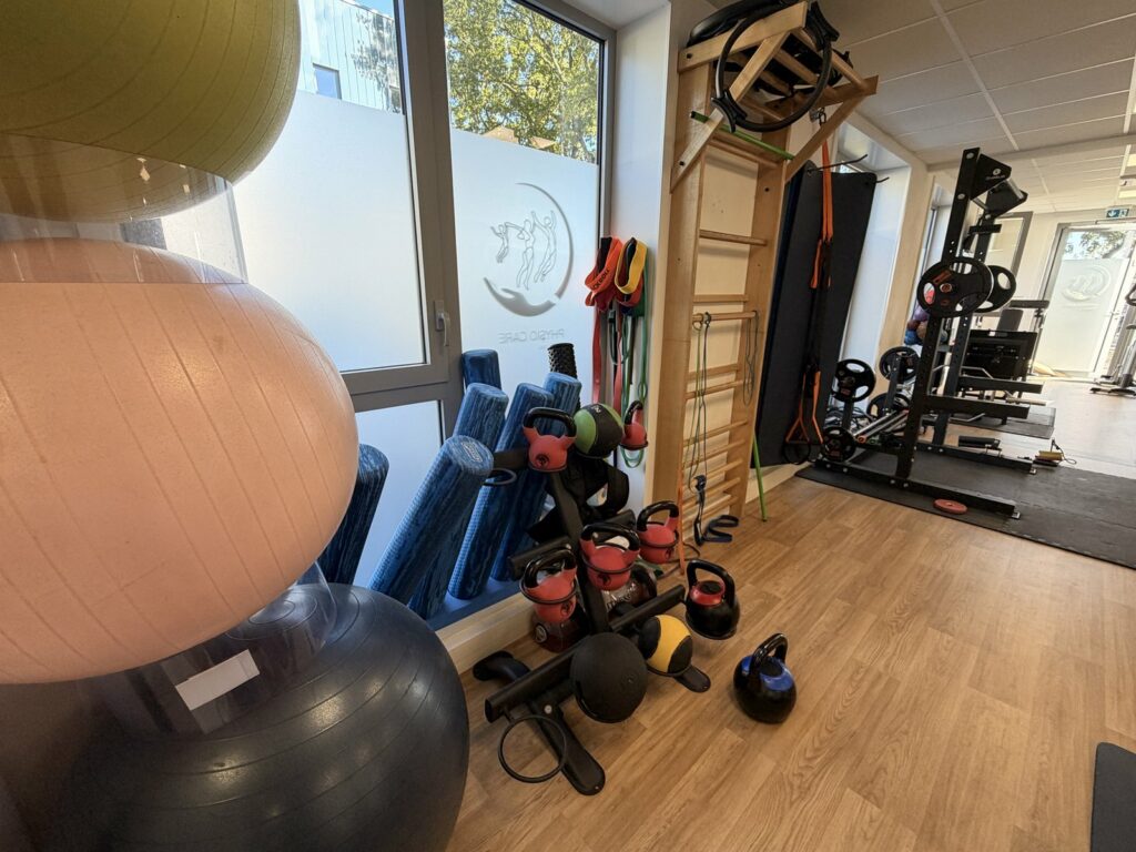 Petit matériel de Pilates et de renforcement : ballons, rouleaux, kettlebells
